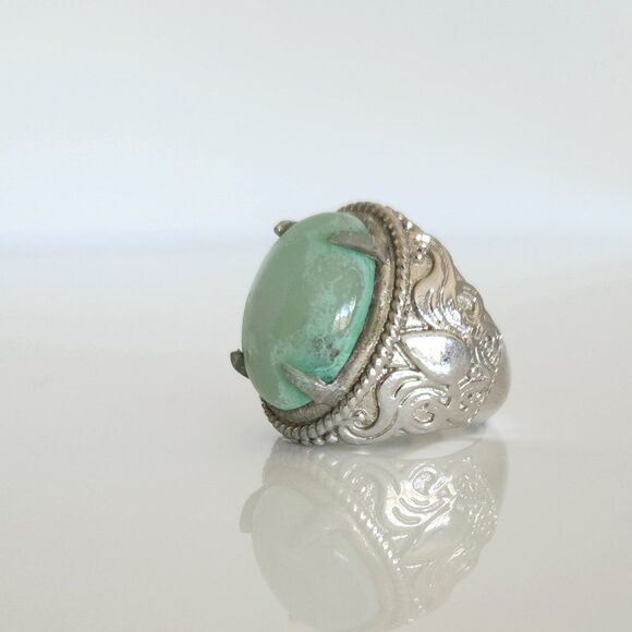 Green Chalcedony Engraved Ring Size 7 - Picture 2 of 11